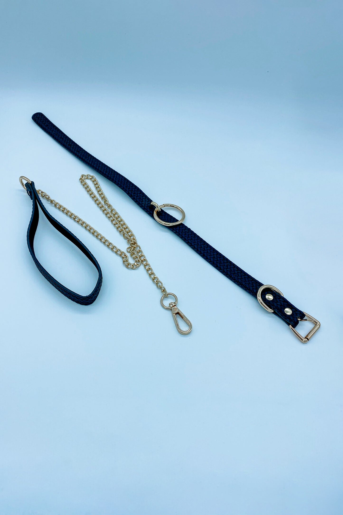 Bondage collar and leash set for couples – comfortable, secure, and perfect for roleplay