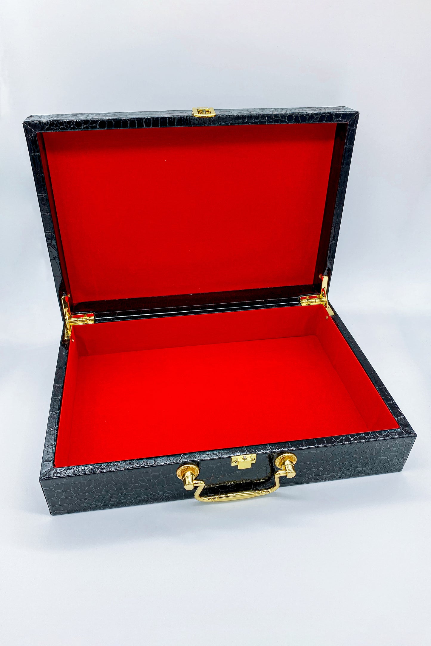 Portable and lightweight BDSM kit – 31 x 21 x 8.2 cm, ideal for travel