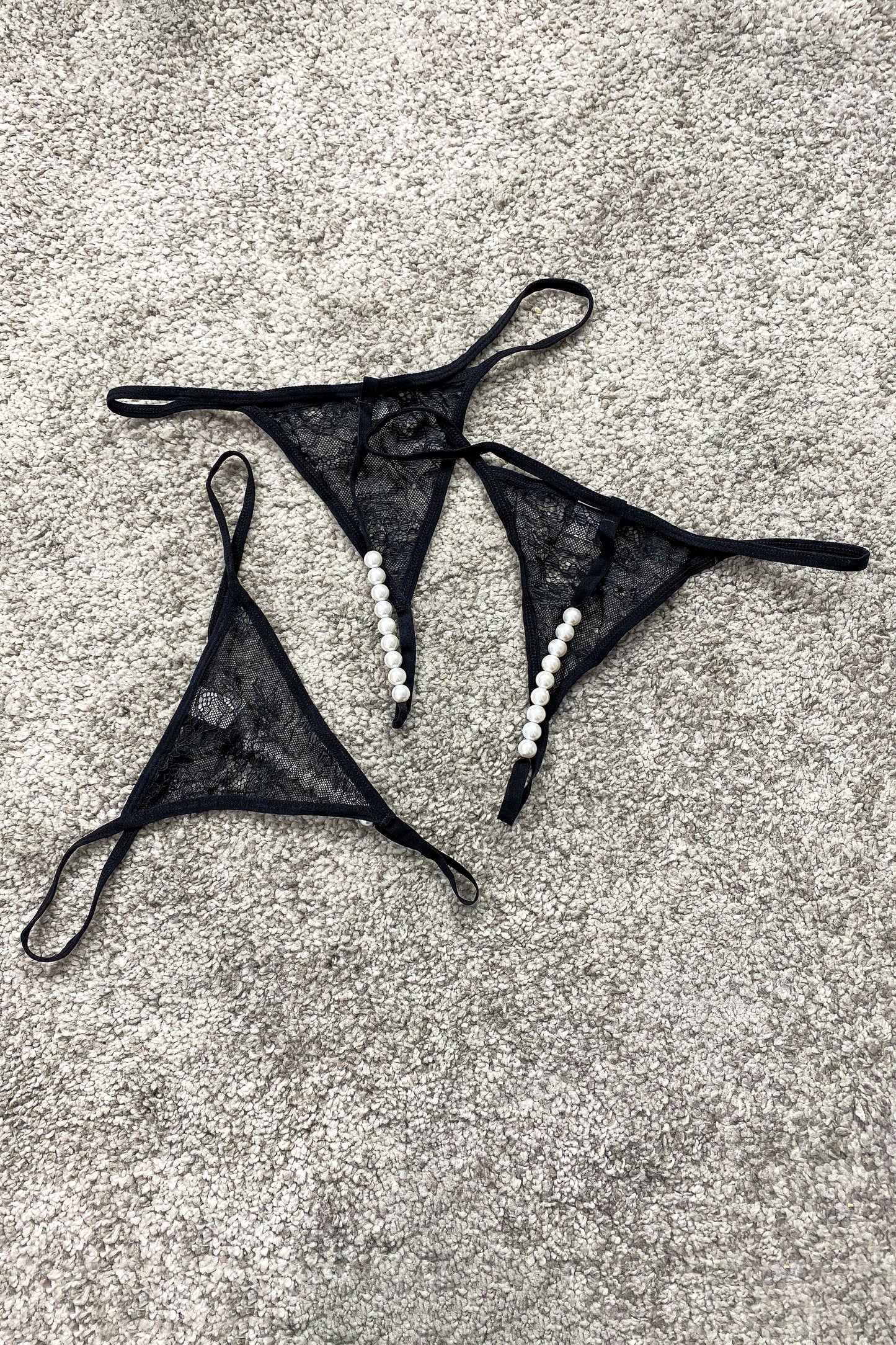 G-string with pearls