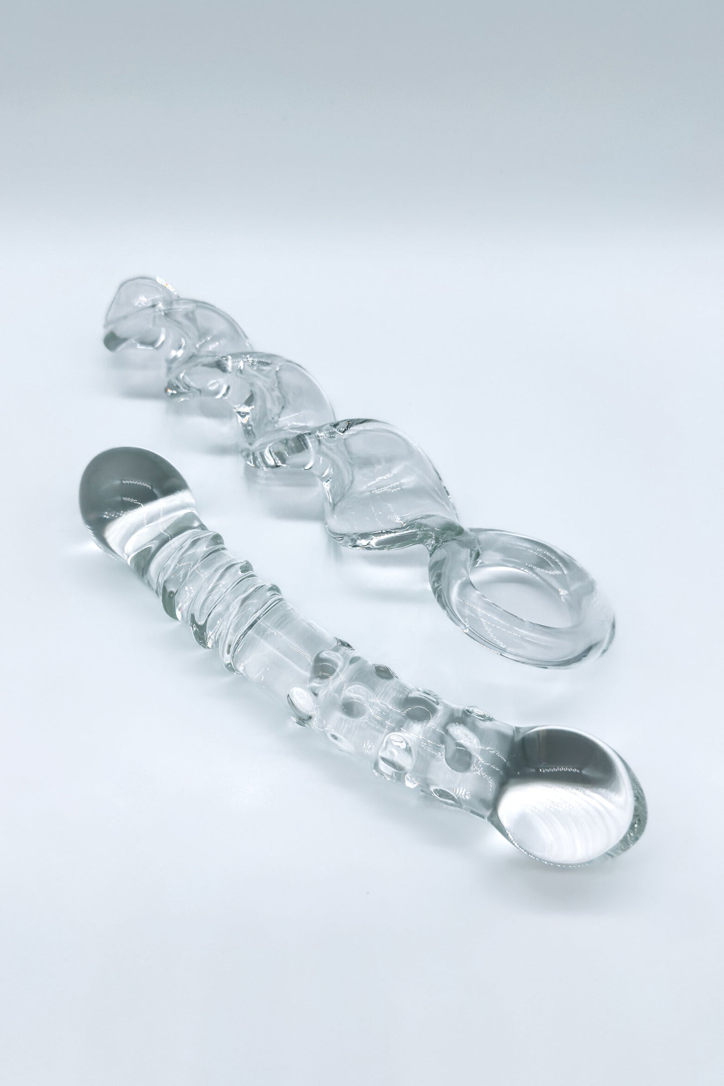 Crystal glass butt plug and dildo suitable for temperature play