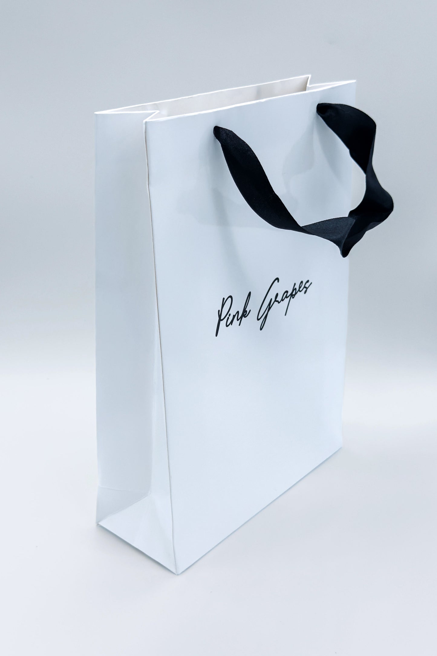 Stylish and durable luxury gift bag – perfect for special unboxing experience