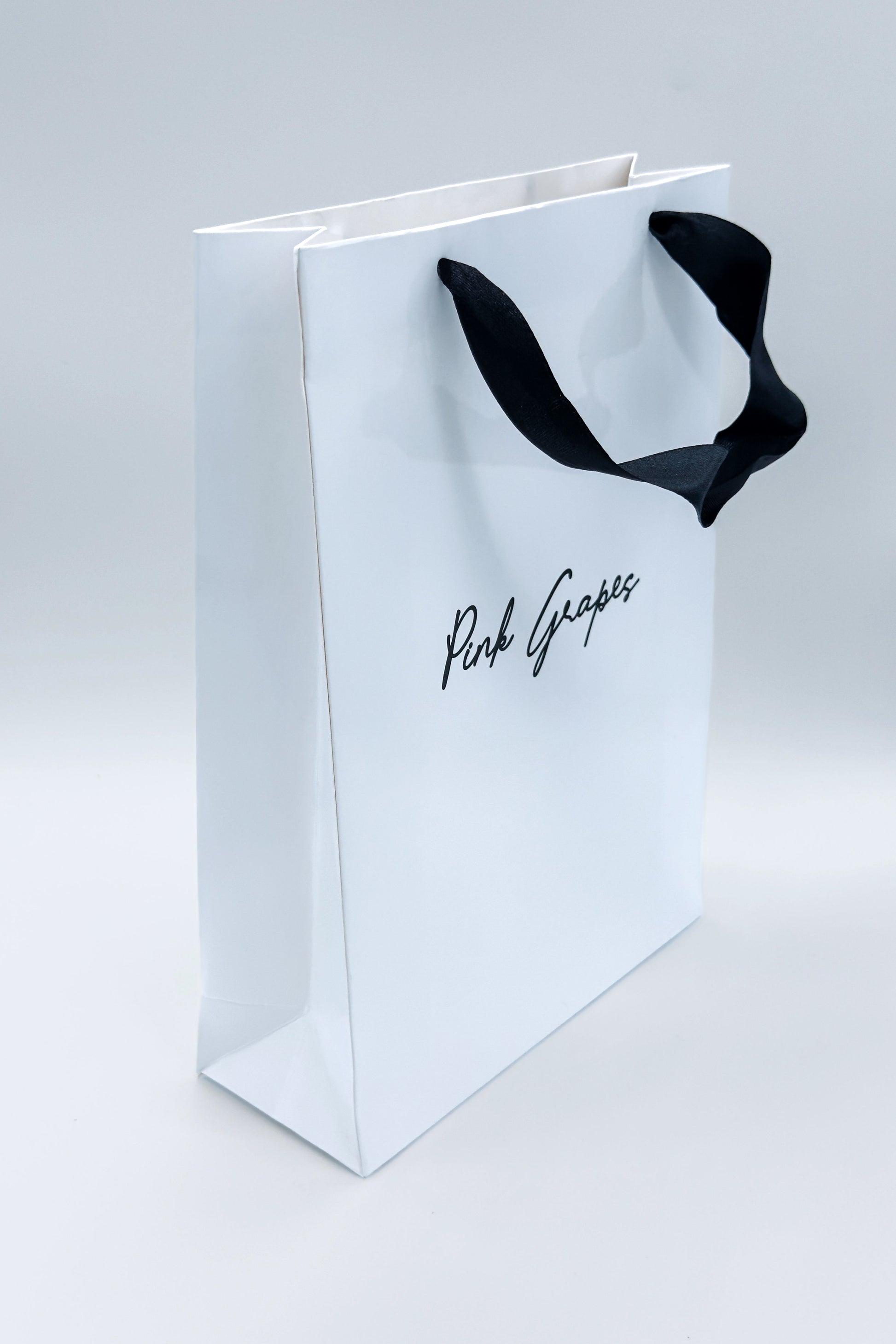 Stylish and durable luxury gift bag – perfect for special unboxing experience