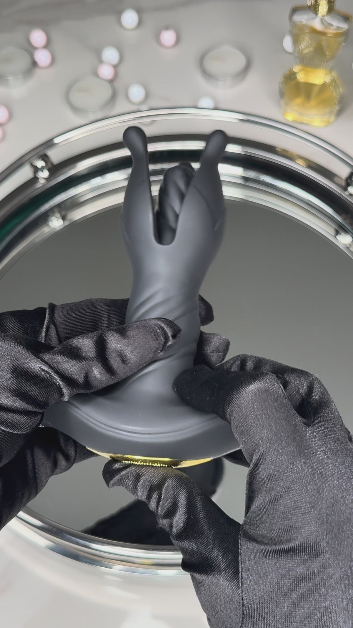 Thrusting expanding butt plug with remote showing 360 degree petal movement and 9 modes